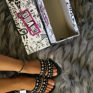 🎈SOLD🎈BNWT Women's black slide